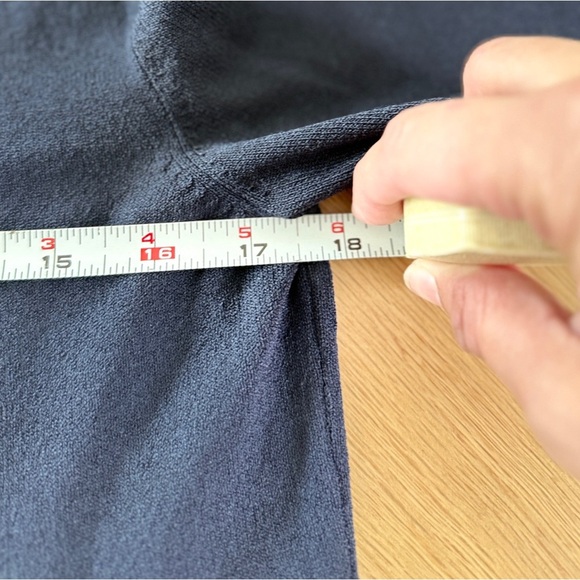 Oscar De La Renta Navy Blue Light Weight Sweater Knitted 3/4 Sleeve Blouse - Picture 8 of 9